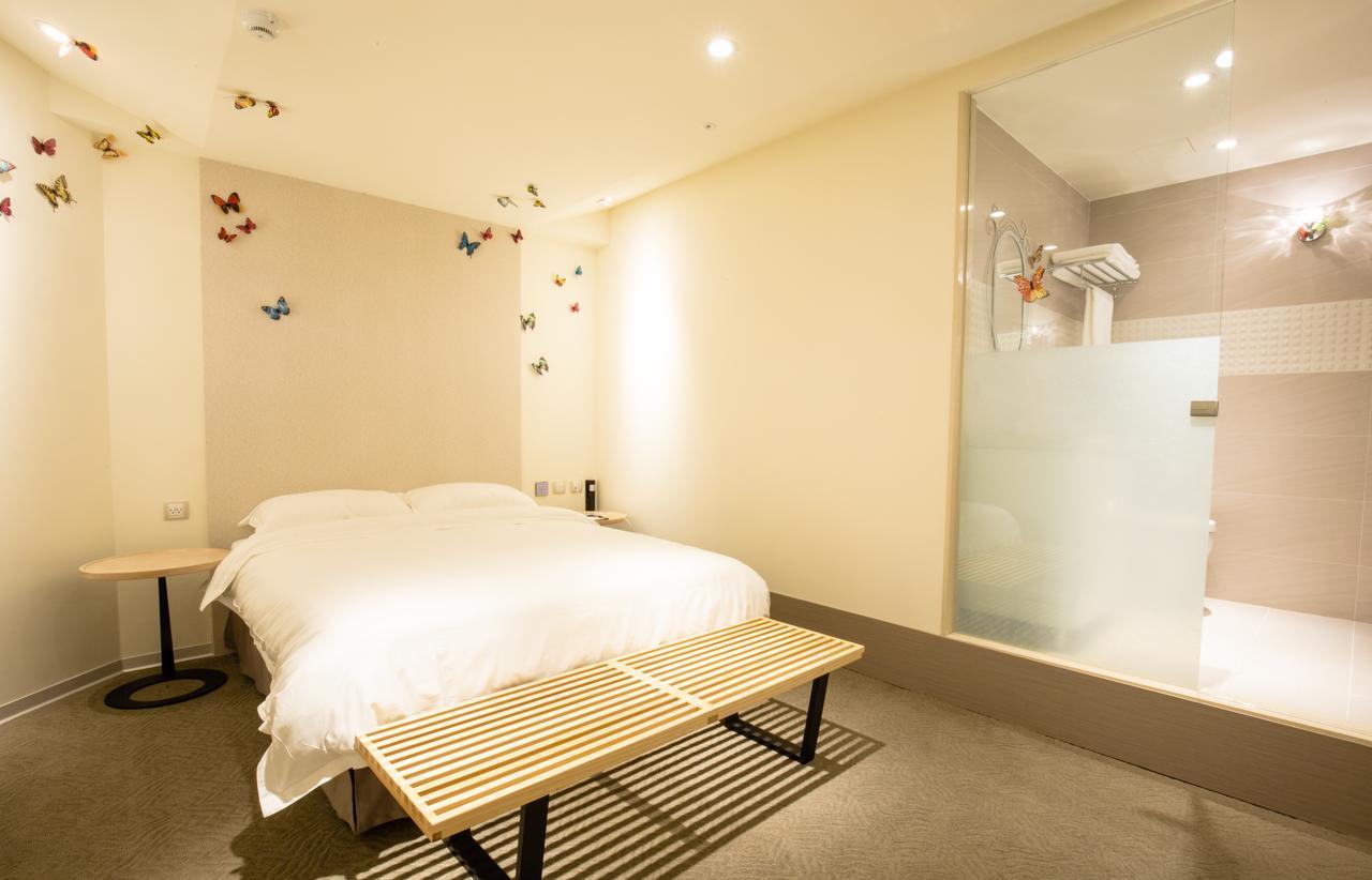 Walker Hotel. Ximen Taipei Room photo
